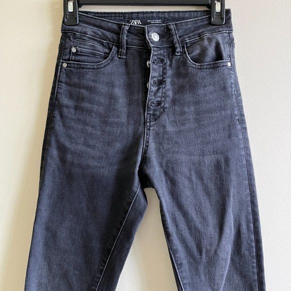 ZARA High Waist Button Fly Ankle Cropped Jeans Black Womens Size 2 Denim - Picture 4 of 9